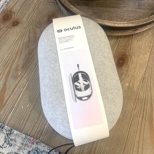 Oculus Quest 2 Carrying Case.  NWT.